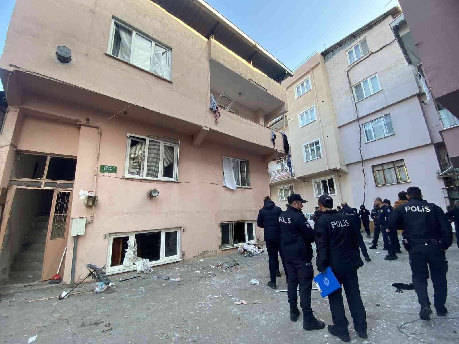 Doğalgaz sobasının bomba gibi patladığı anlar kameralarda