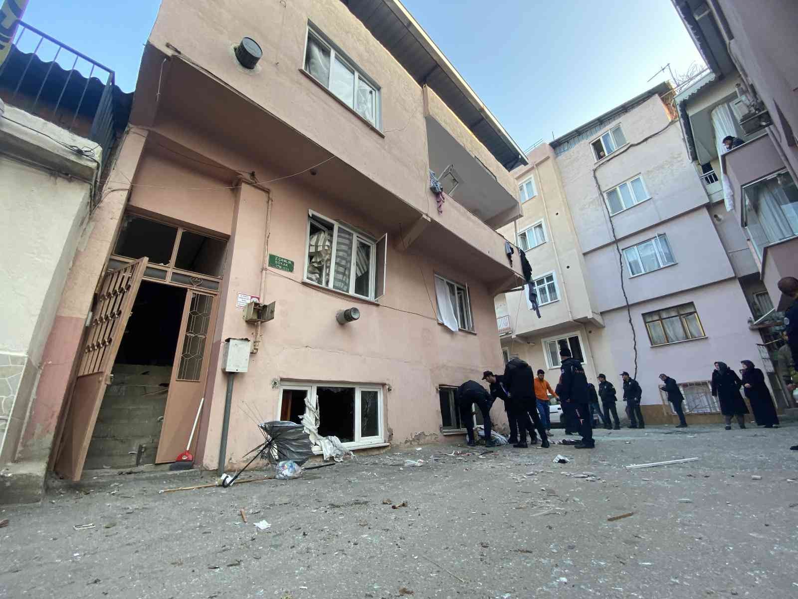 Doğalgaz sobasının bomba gibi patladığı anlar kameralarda