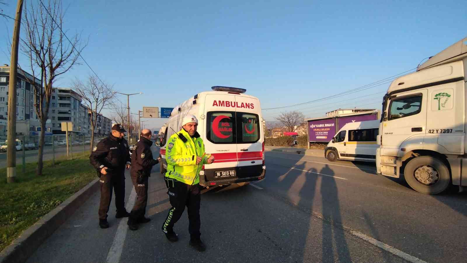 Alt geçidi kullanmayan yayaya otobüs çarptı