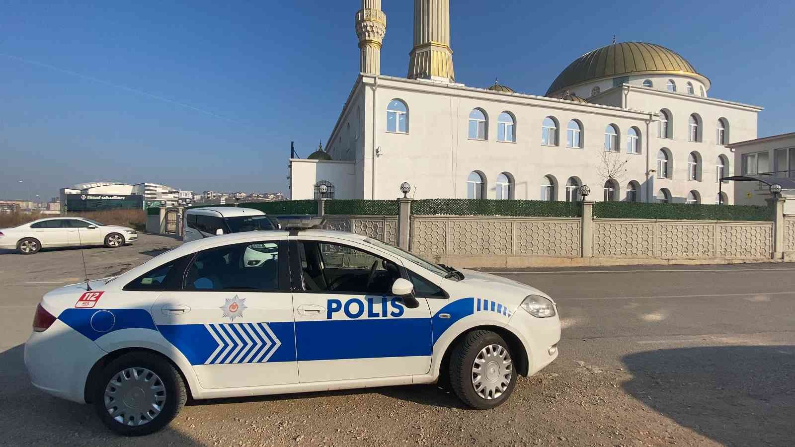 Maaşını alamadığı için cami çıkışında öldürmüş