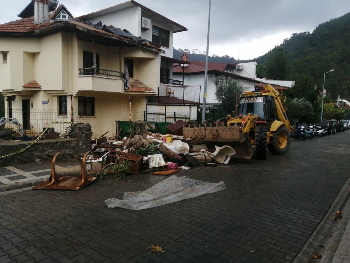 Marmaris'te dehşet... Evinde kedi ve köpek ceset bulunan kadının komşuları konuştu