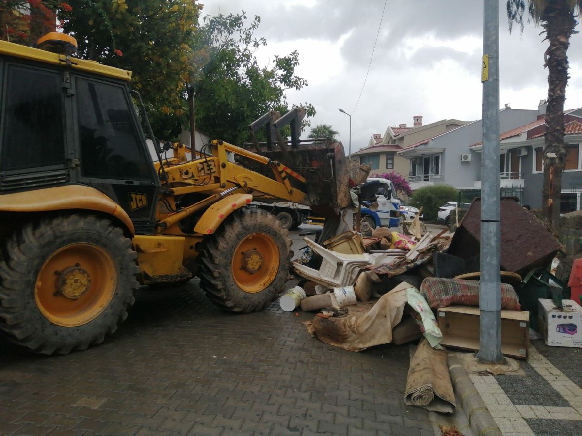 Marmaris'te dehşet... Evinde kedi ve köpek ceset bulunan kadının komşuları konuştu