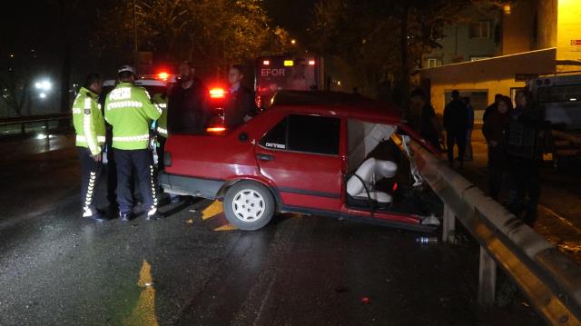 Önce bariyerlere ardından halk otobüsüne çarptı! İkiye bölünen aracın sürücüsü korkunç kazada hayatını kaybetti