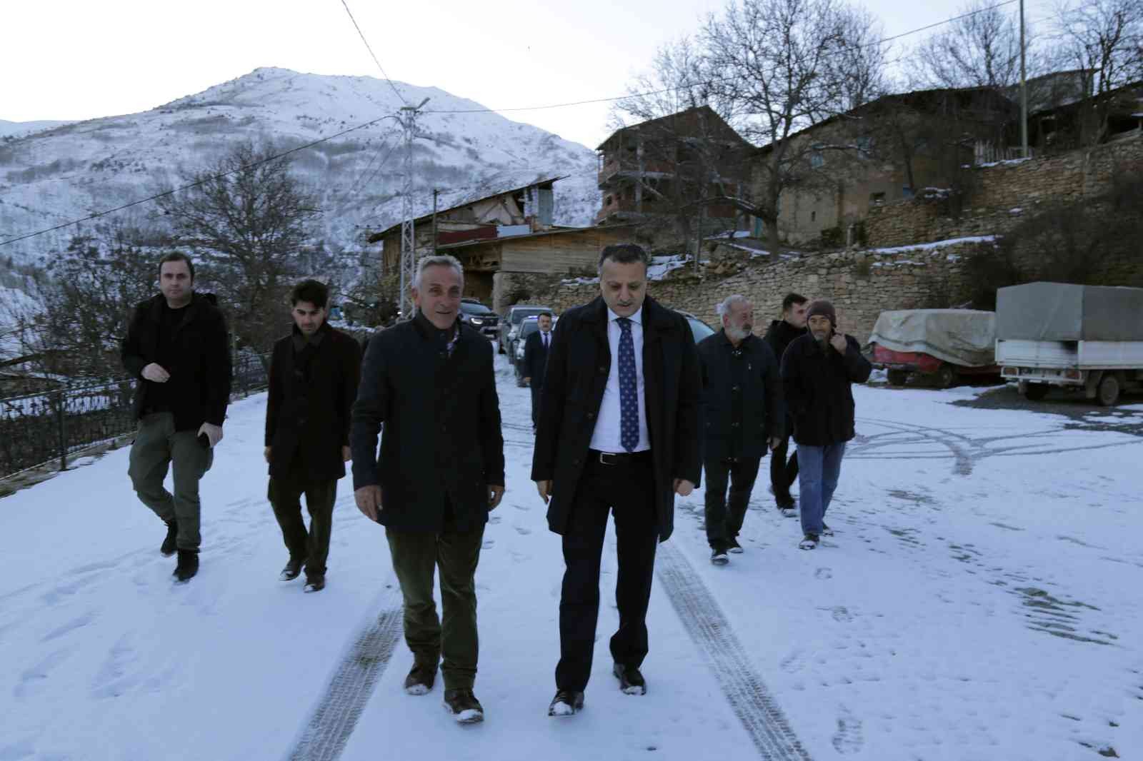 Vali Taşbilek’ten yılın son günlerinde köy ziyaretleri