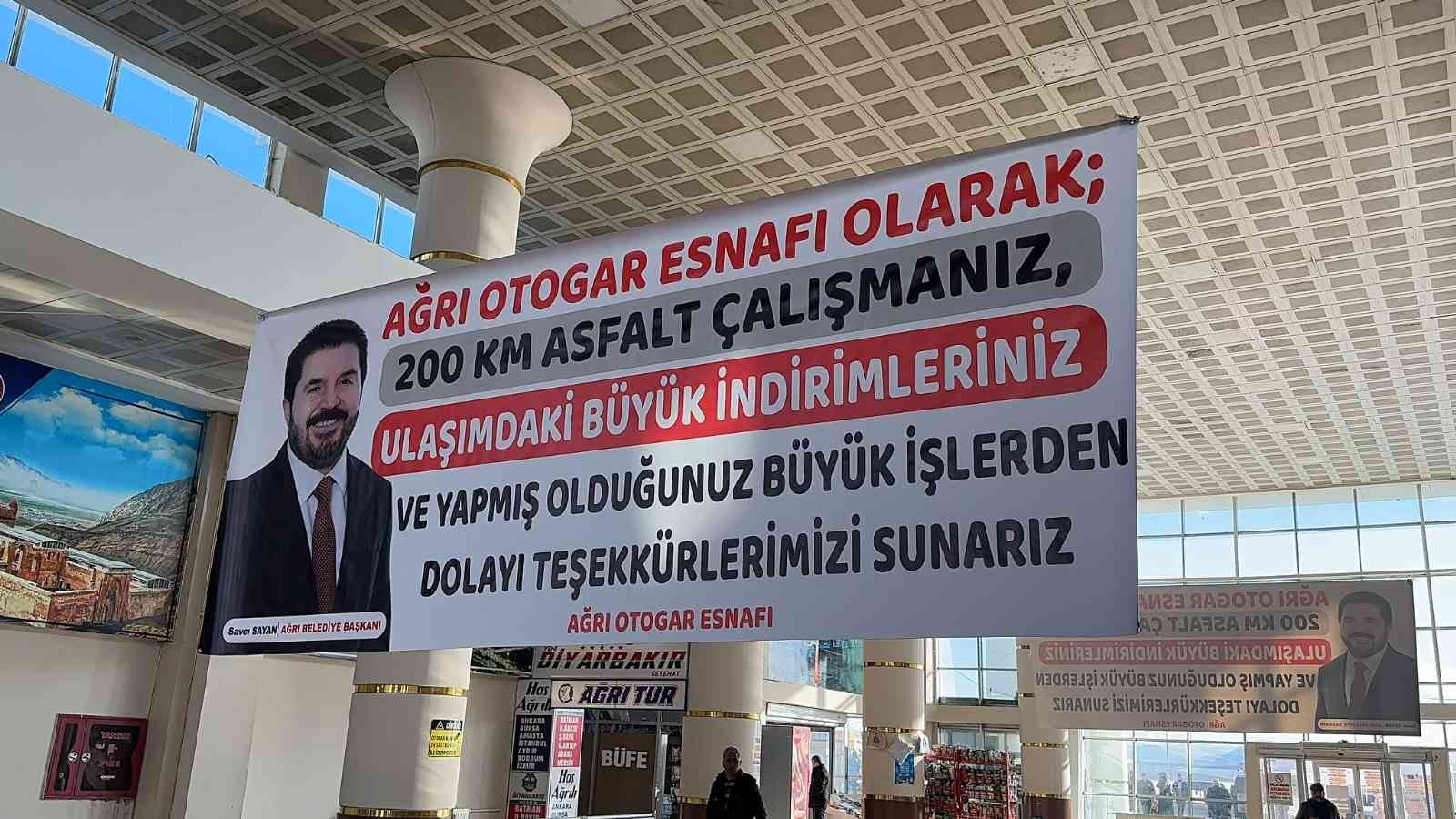 Ağrı’da otogar esnafından Başkan Sayan’a teşekkür pankartı