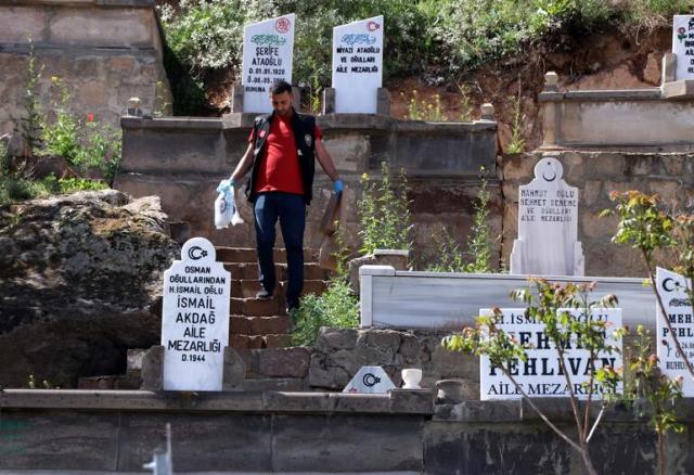 Mezarlıkta eski kız arkadaşını bıçaklayan çocuk, 9 yıl hapis cezasına çarptırıldı