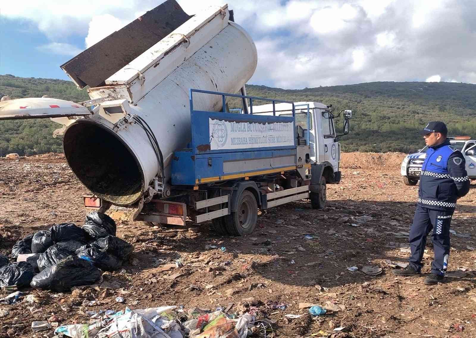 Menteşe otogarında menşei belirsiz 308 kilo et yakalandı