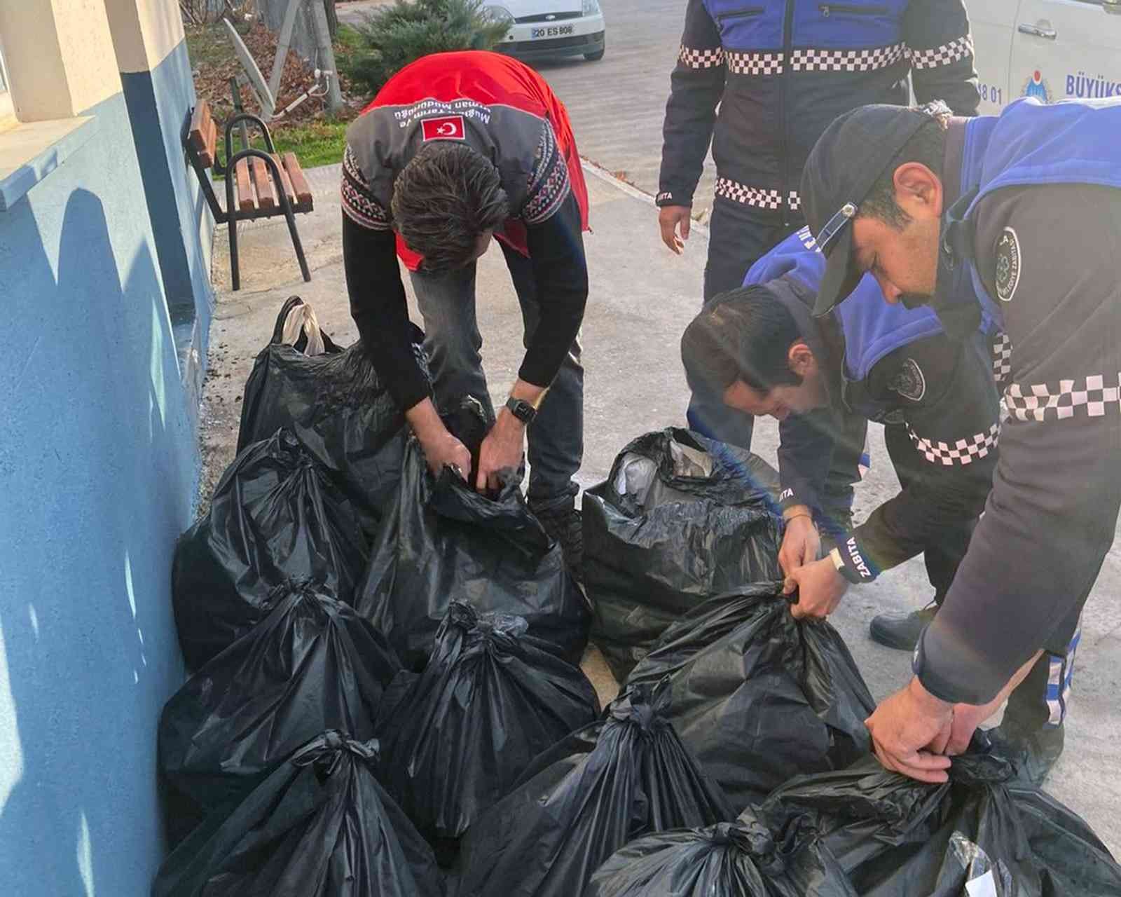 Menteşe otogarında menşei belirsiz 308 kilo et yakalandı