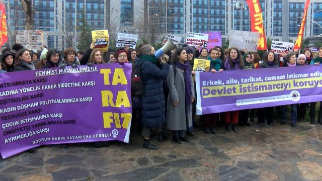 6 yaşındaki çocuk gelin davası başladı! Hiranur Vakfı üyeleri, adliye önünde pankart açıp tekbir getirdi