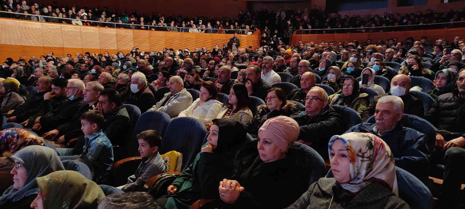 Bursa’da TOKİ kura heyecanı...Salon doldu taştı