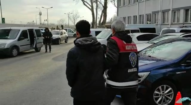 Bursa’da balkon hırsızları yakayı ele verdi