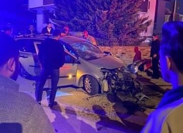 Site duvarına çarpan otomobilin 19 yaşındaki sürücüsünden acı haber