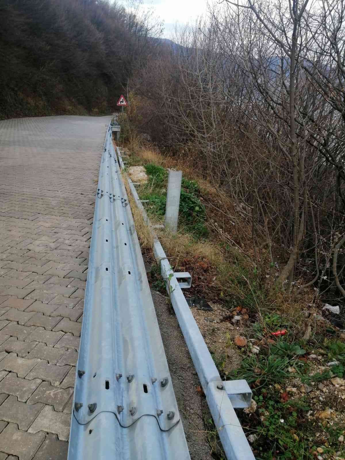 Yok artık...Uçurumun kenarındaki demir bariyerleri çaldılar