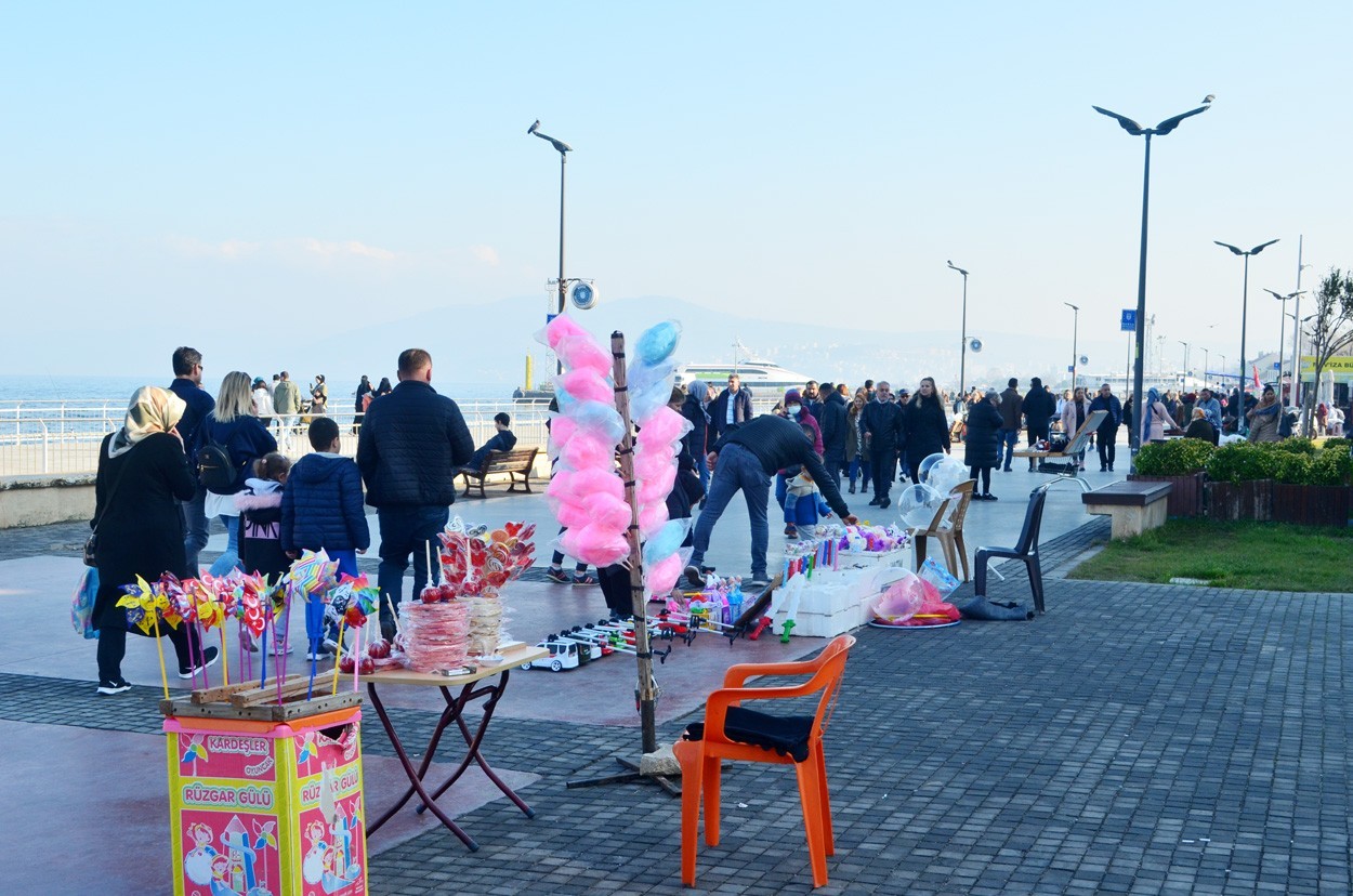 Mudanya sahili doldu taştı