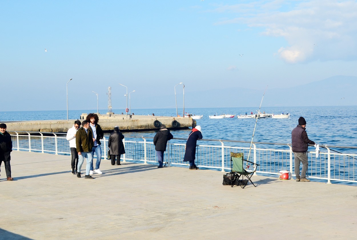 Mudanya sahili doldu taştı