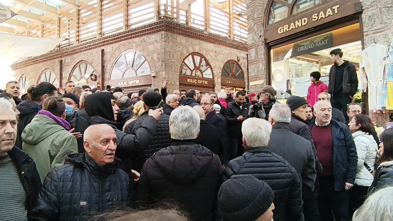 Ekrem İmamoğlu Bursa Kapalı Çarşıda Başkan Erdoğan sloganlarıyla karşılandı