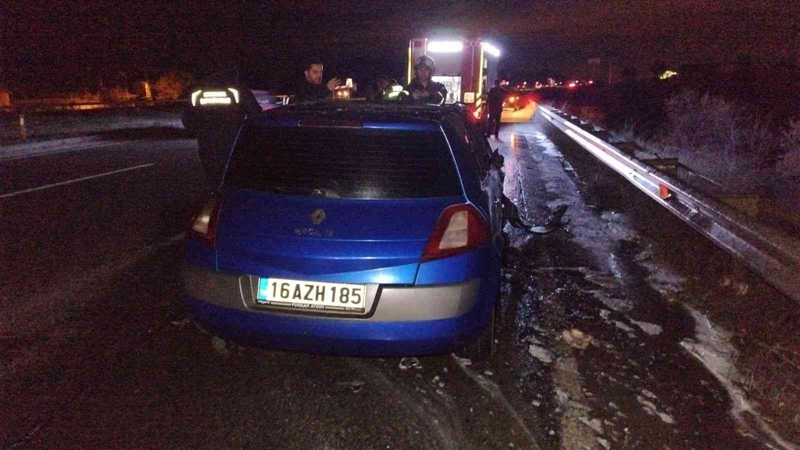 Seyir halindeki otomobil küle döndü