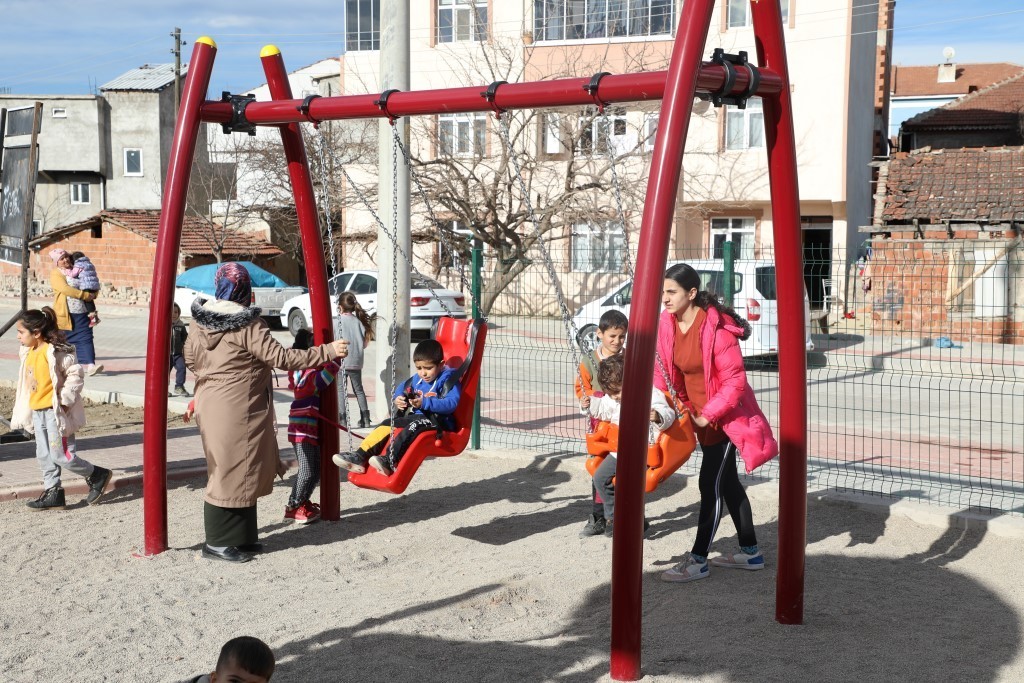 Huzur Mahallesinde 2 yeni park hizmete girdi