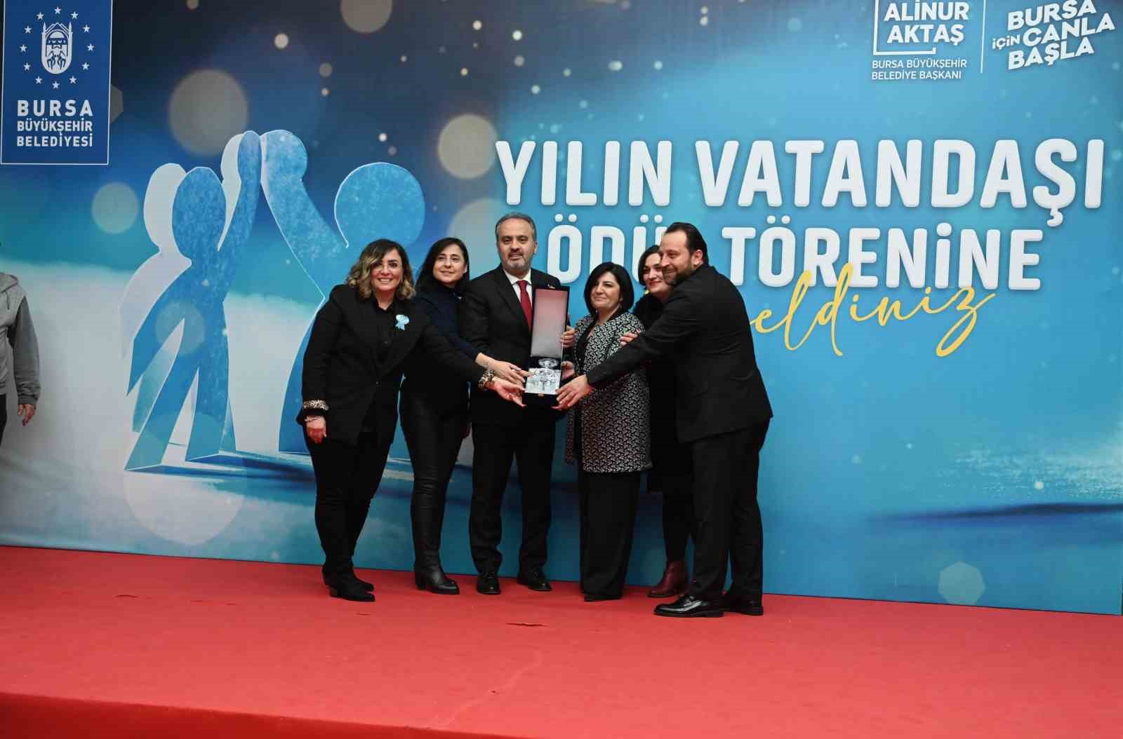 Bursa’da yılın vatandaşı öğretmenler oldu