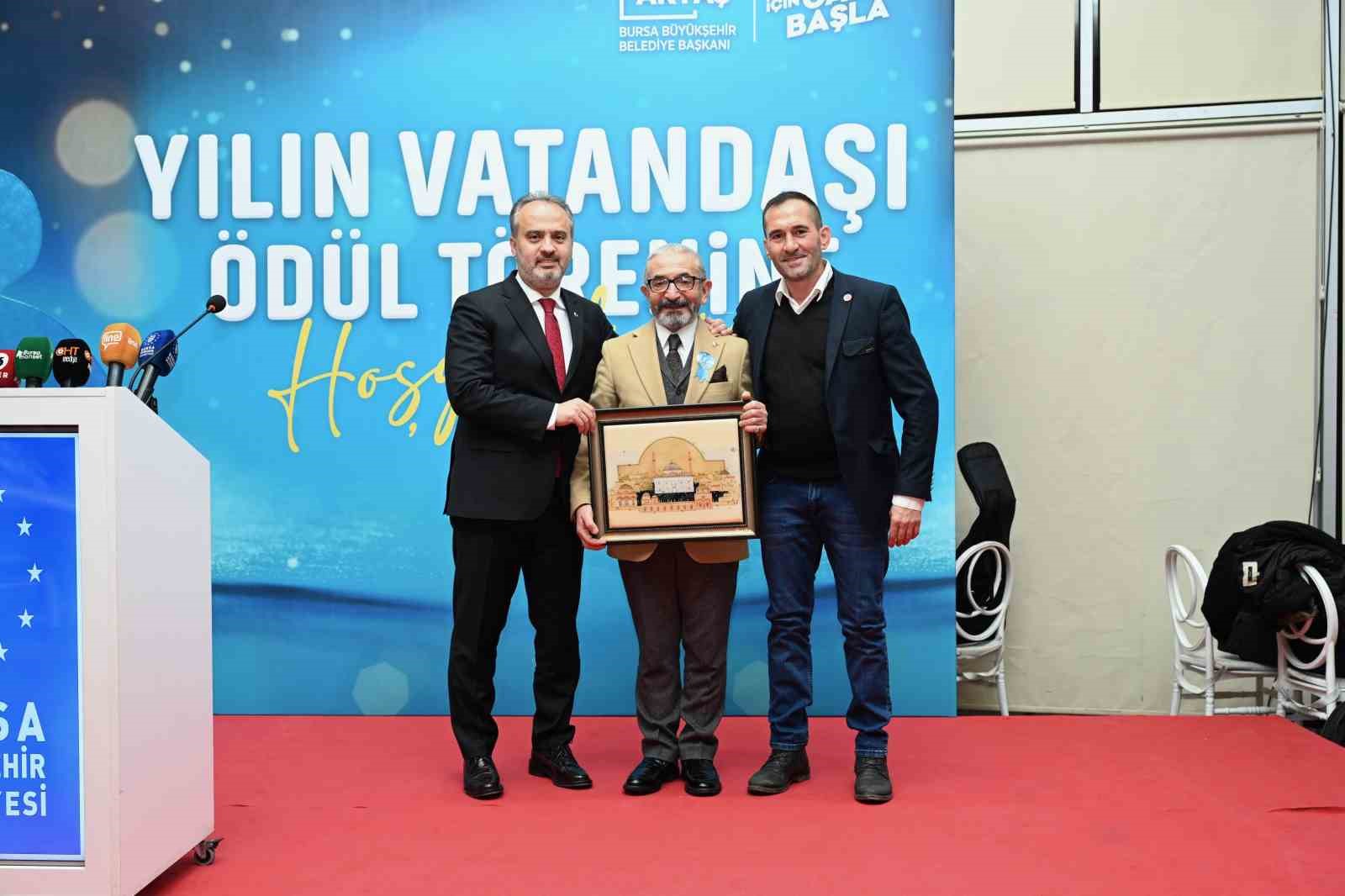 Bursa’da yılın vatandaşı öğretmenler oldu