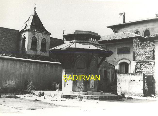 Eda Taşpınar’ın uygunsuz fotoğraf çektirdiği cami ile ilgili yeni skandal ortaya çıktı!