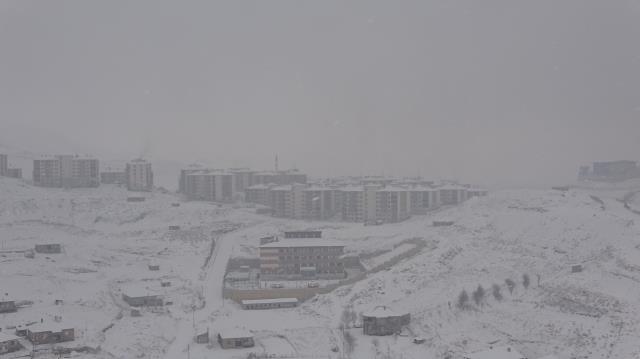 Türkiye karlar altında! 5 ilde 1166 yerleşim birimine ulaşım sağlanamıyor