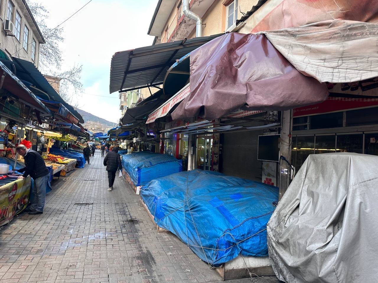 Bursa’da lodos kamelyaları parçaladı, esnaf tezgah açamadı