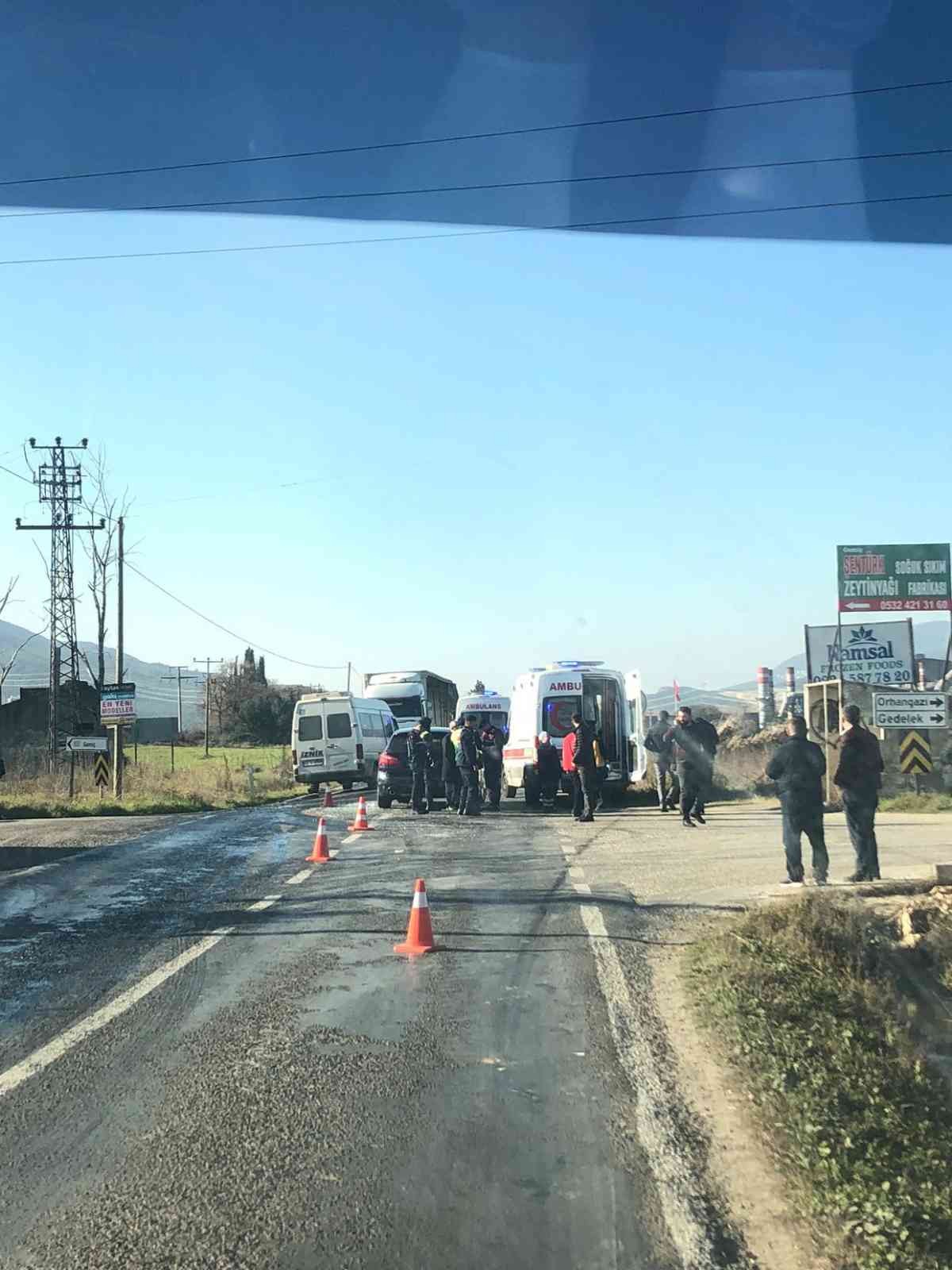 Bursa’da minibüs otomobille çarpıştı: 7 yaralı