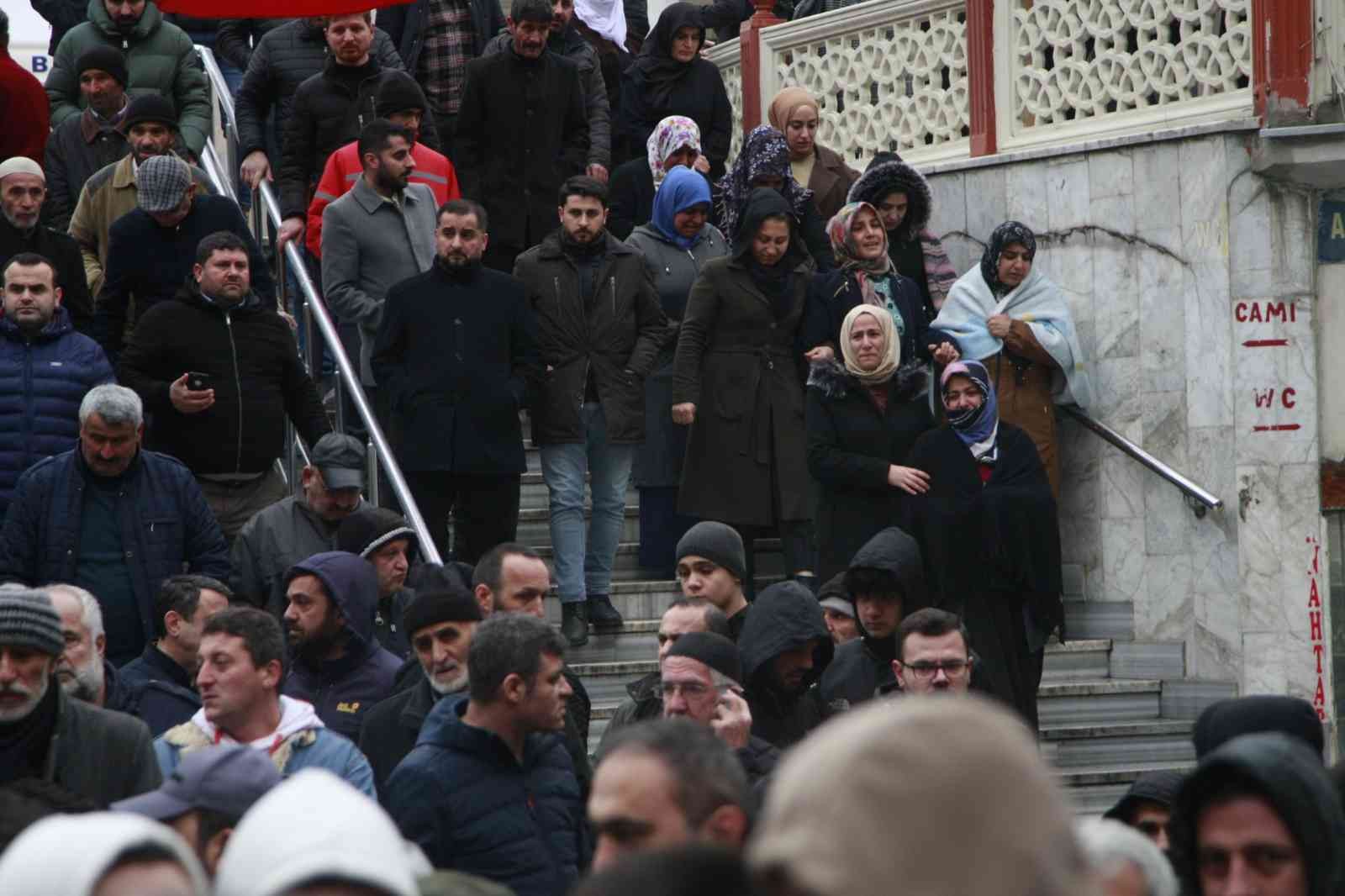 Cinayete kurban giden 4 kişi son yolculuklarına uğurlandı