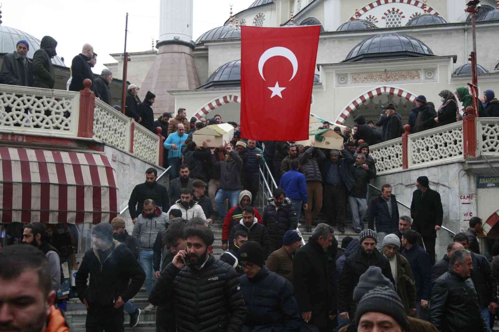 Cinayete kurban giden 4 kişi son yolculuklarına uğurlandı