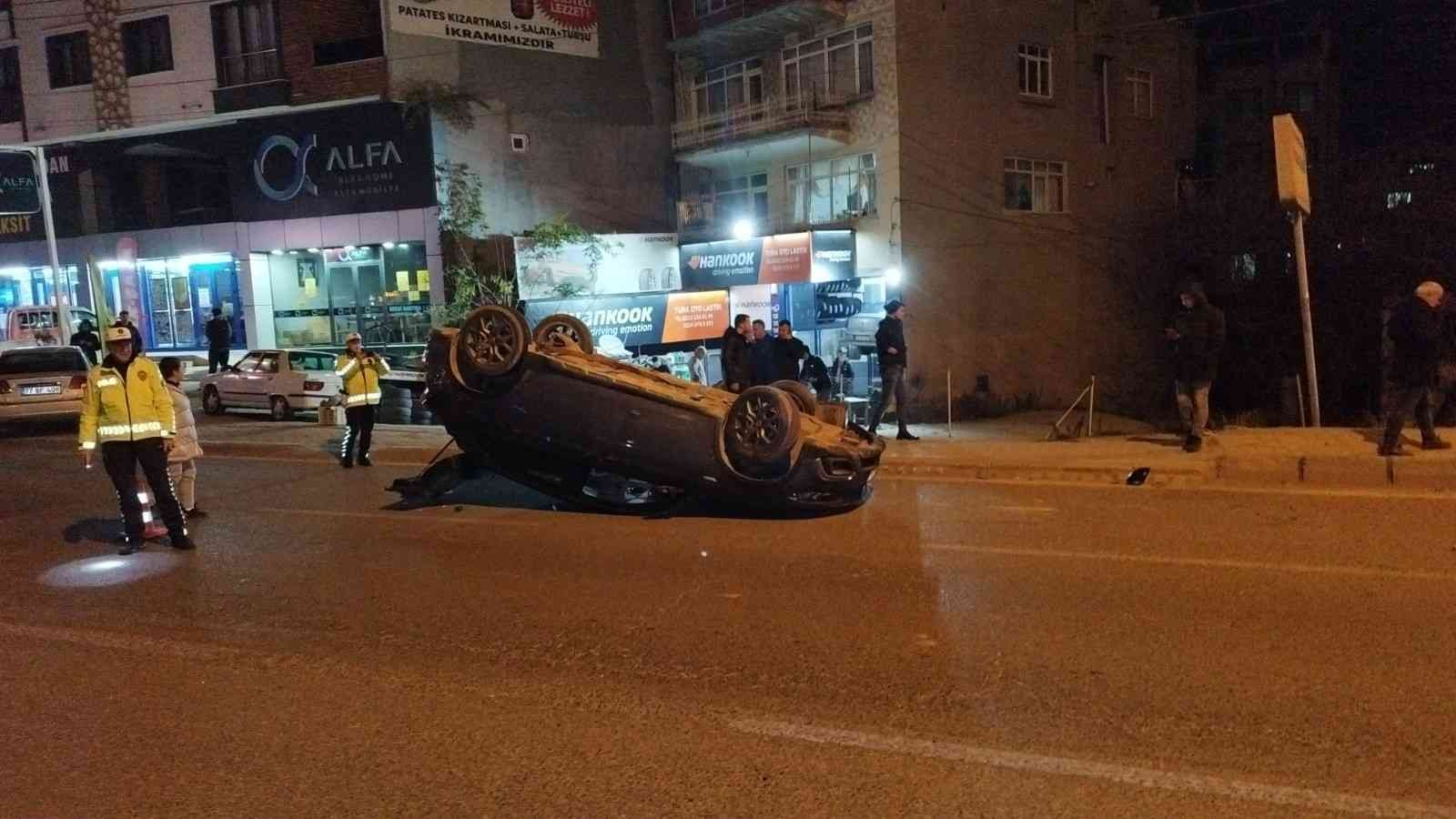 Takla atan otomobildeki 3 kişi kayıplara karıştı