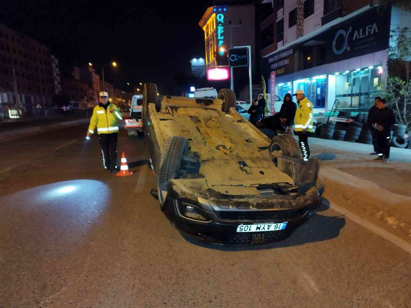 Takla atan otomobildeki 3 kişi kayıplara karıştı