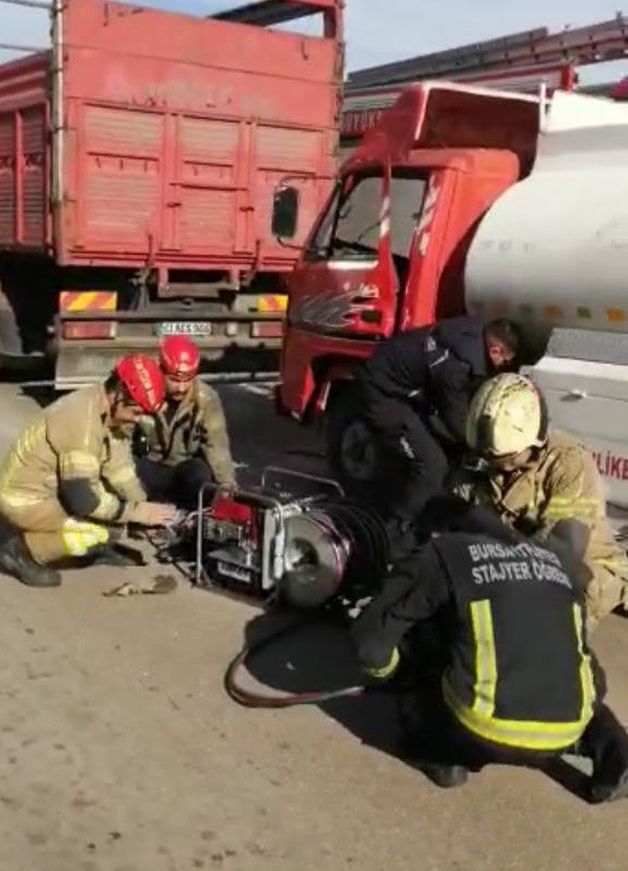 Yakıt tankeri kamyona çarptı, can pazarı yaşandı