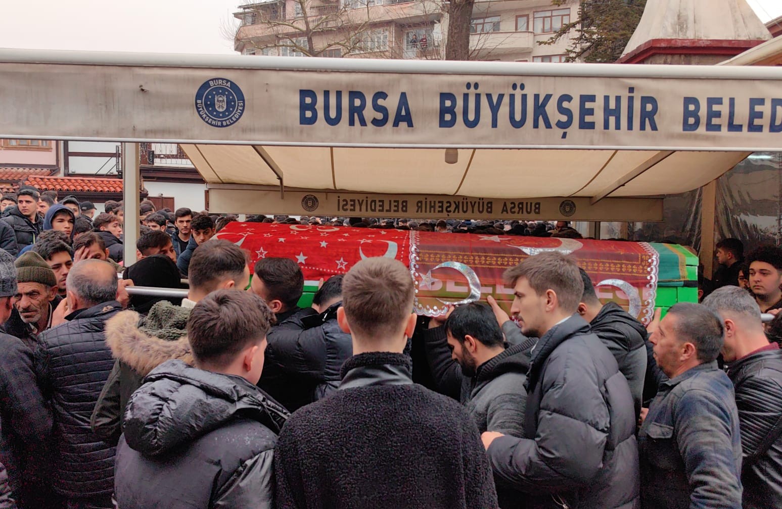 Bursa’da kazada ölen genç gözyaşları arasında toprağa verildi