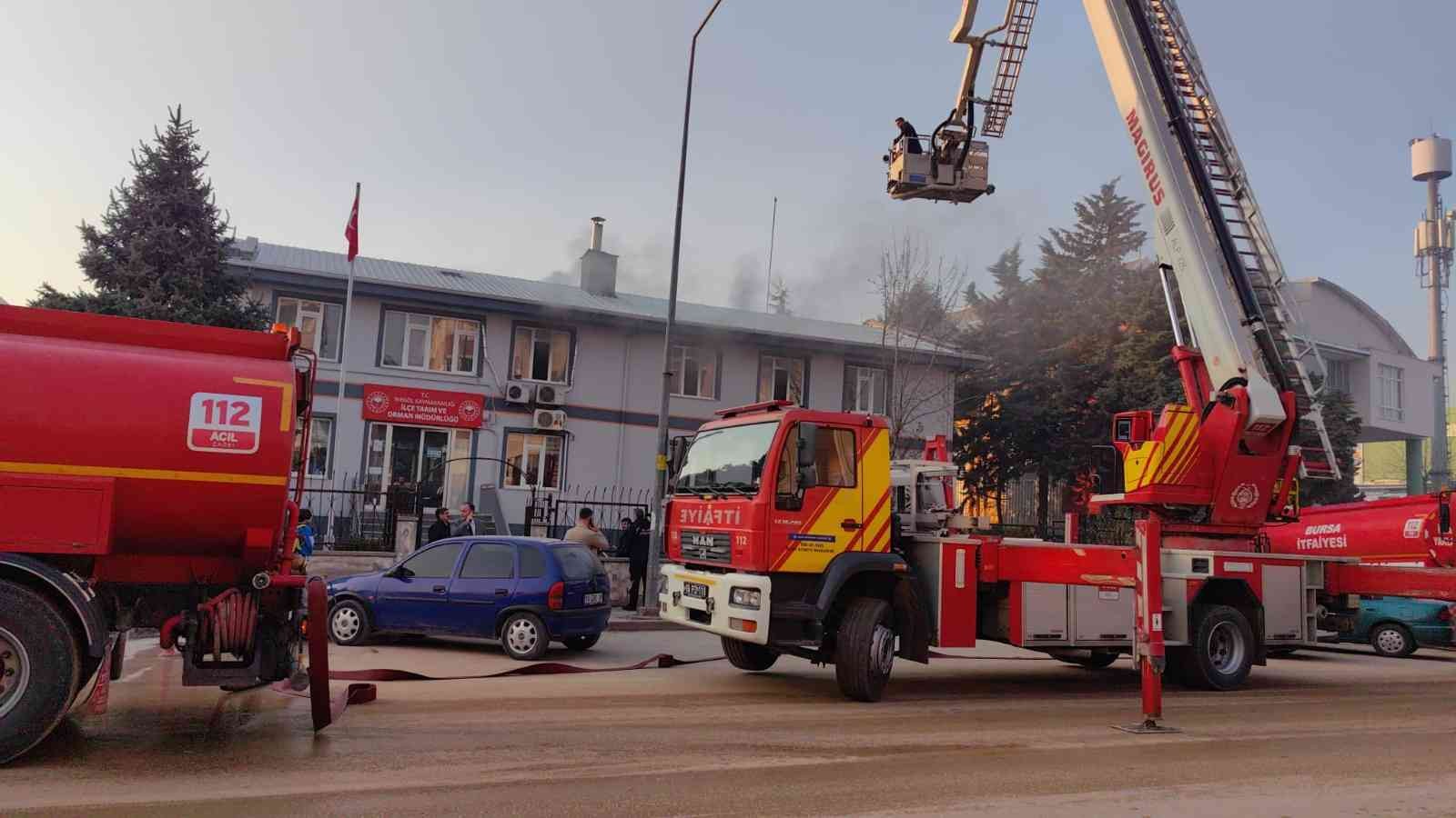 3 katlı binada korkutan yangın