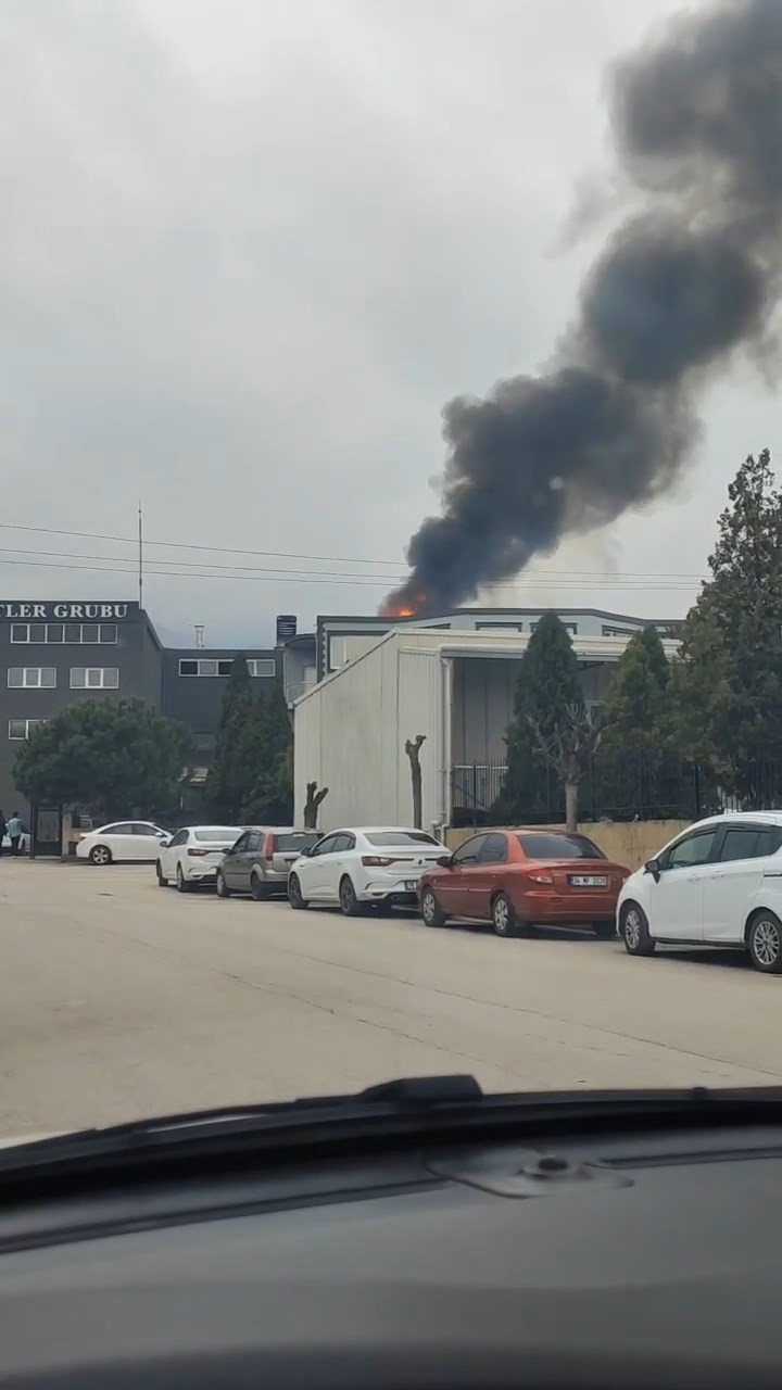 Bursa’da korkutan fabrika yangını