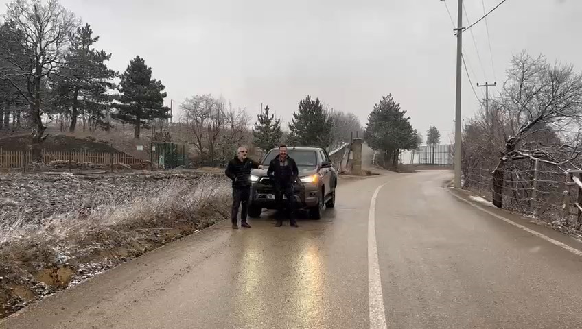 Bursa’da şehir merkezinin yüksek kesimlerine yılın ilk karı yağdı