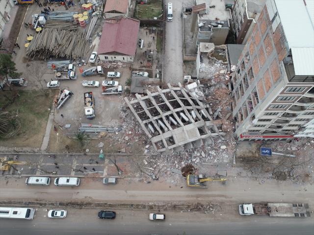 Deprem bölgesinde eşya almak için ağır hasarlı yapılara girilmesine izin verilmeyecek! Genelge yayımlandı