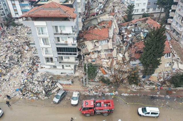 Son Dakika: Depremde hayatını kaybedenlerin sayısı 43 bin 556'ya yükseldi