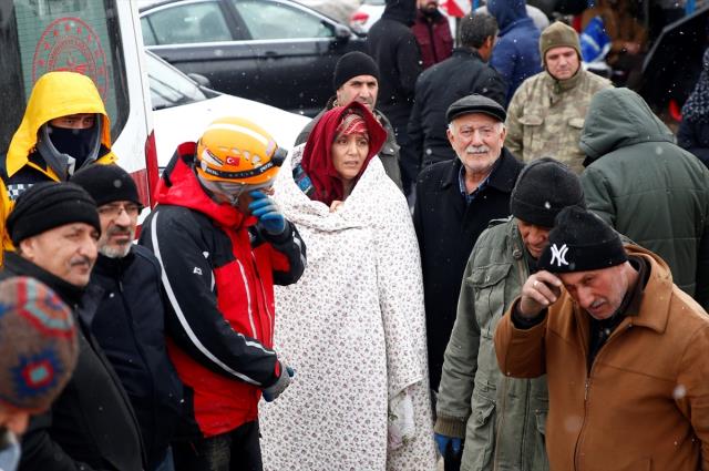 Son Dakika: Depremde hayatını kaybedenlerin sayısı 43 bin 556'ya yükseldi