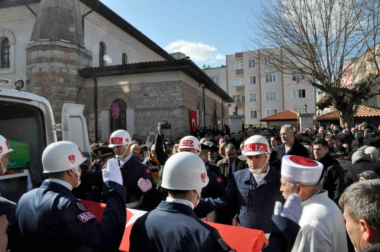 Deprem şehidine son görev