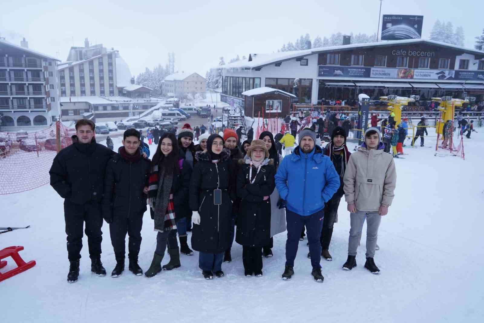 Yarıyıl tatilinin son günlerinde Uludağ’a tatilci akını