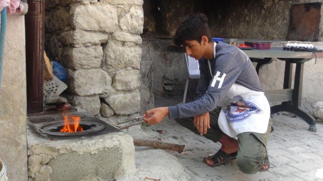 Enkaz altında kalan sosyal medya fenomeni Taha Duymaz ile kız kardeşinin cansız bedenine ulaşıldı