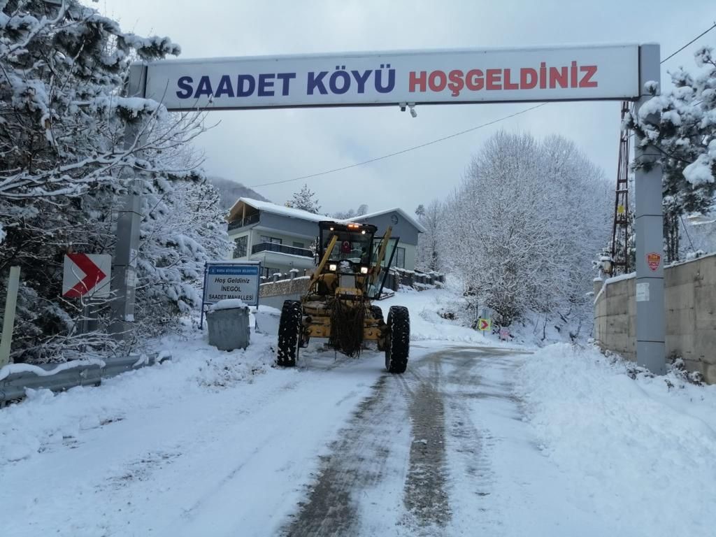 Karlı yollarda yoğun çalışma