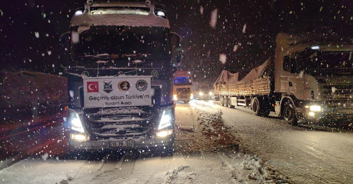 Bursa Ankara karayolunda tırların kayması sebebiyle kapanan yollar trafiğe açıldı