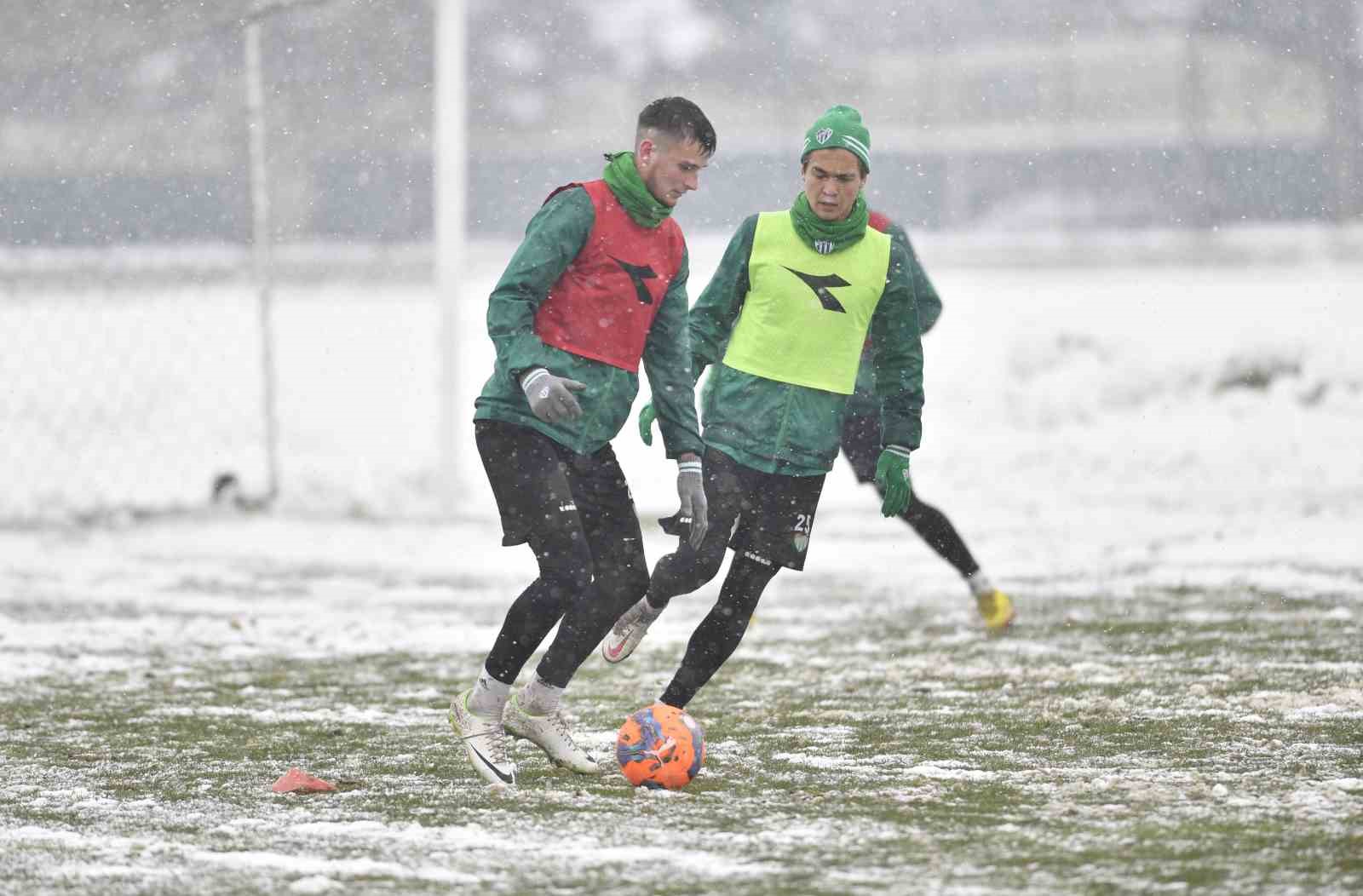 Bursasporlu futbolcuların aklı deprem bölgesinde