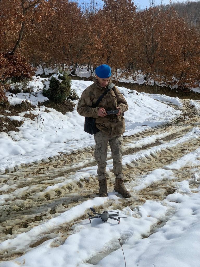 7 büyükbaş hayvanını kaybeden vatandaşın yardımına jandarma yetişti