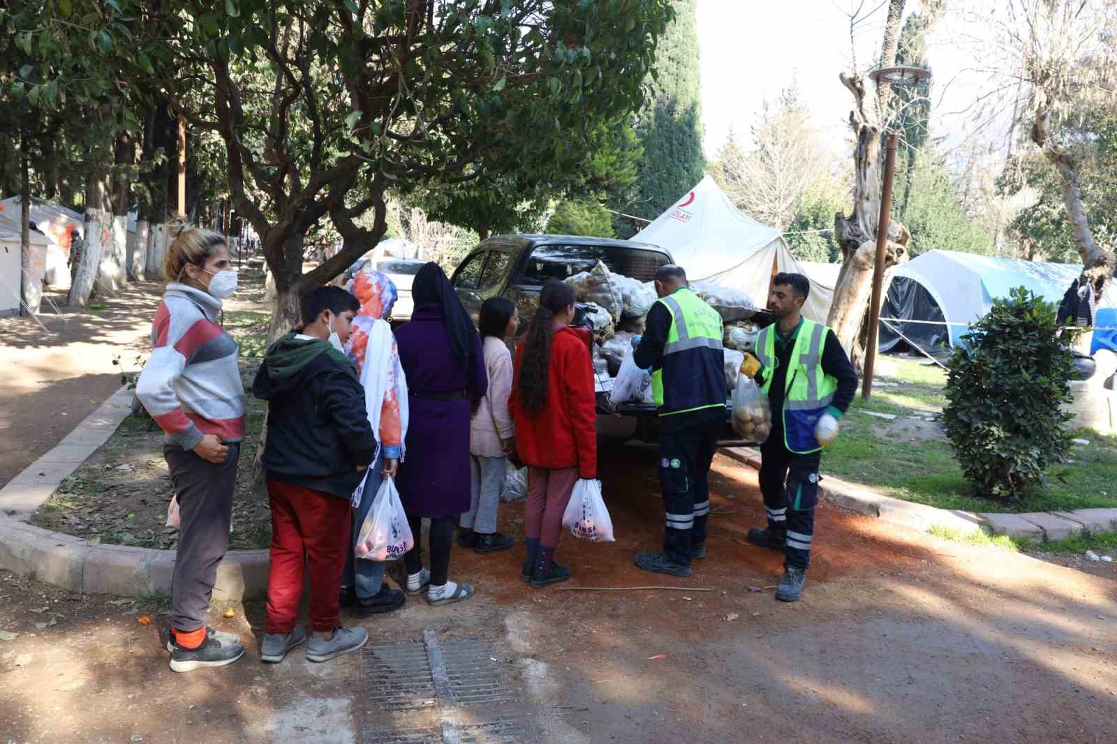 Depremzedenin meyve-sebzesi Bursa’dan