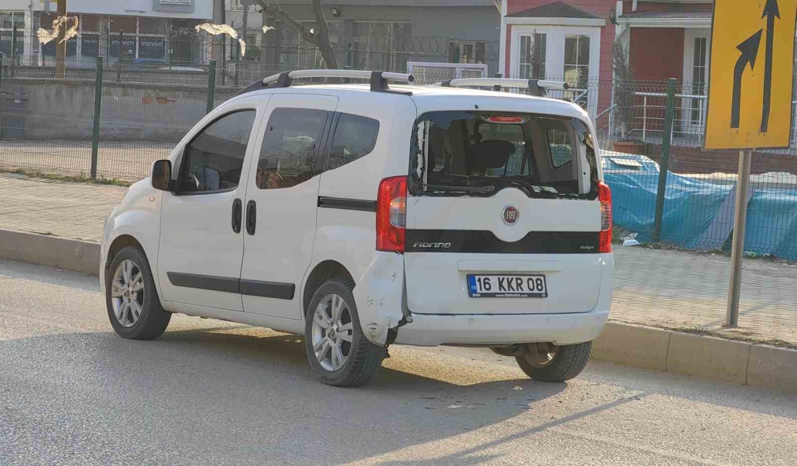 Motosikletin araca çarptığı kaza anı kamerada