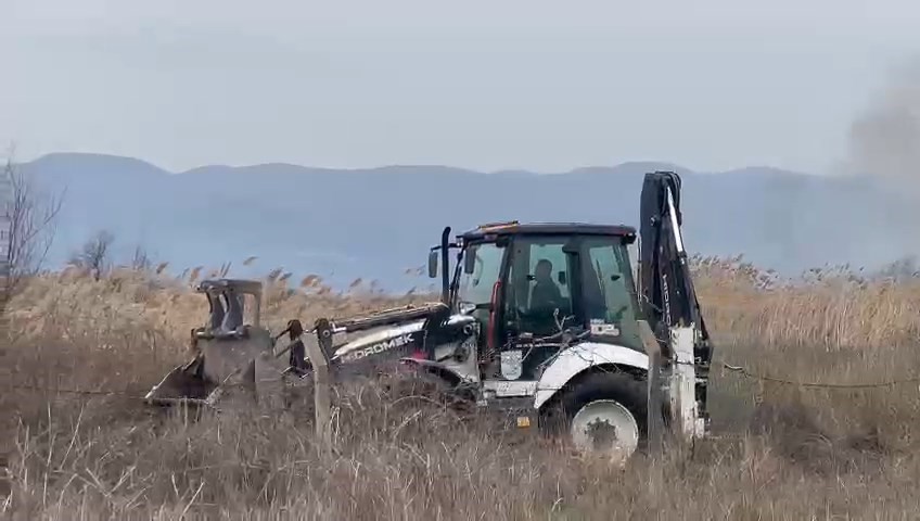 İznik Gölü’nde sazlık alanda korkutan yangın